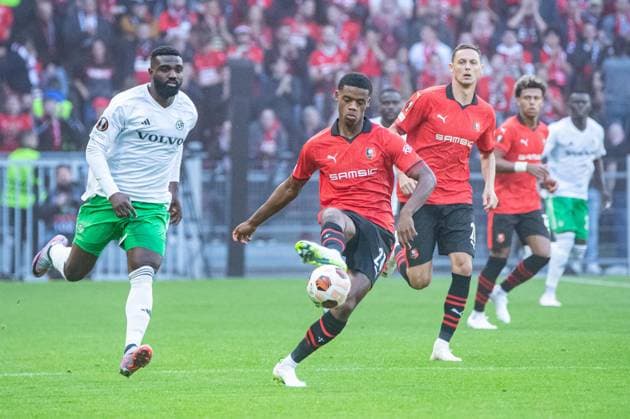 Warmed Omari (Stade Rennais) Frantzdy Pierrot (Maccabi Haifa) FOOTBALL : Stade Rennais x Maccabi Haifa - Ligue Europa - JournÃ e 1 - 21 09 2022 BaptisteAutissier Panoramic 
