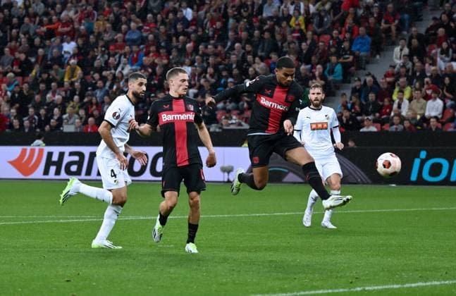 Amine Adli Bayer 04 Leverkusen , mi , scores the goal to 2 0, left Florian Wirtz Bayer 04 Leverkusen 21 09 2023, football season 2023 2024 Europa League group stage, 1 matchday Bayer 04 Leverkusen BK Häcken Leverkusen BayArena Nordrhein Westfalen Germany Team2