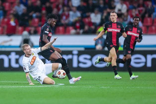 21 09 2023, Football, 2023 2024 season, UEFA Europa League, Group stage, Matchday 1, Bayer 04 Leverkusen BK Häcken, f l Simon Gustafson BK Häcken , Edmond Tapsoba Bayer 04 Leverkusen , Leverkusen BayArena NRW Germany xRHR PHOTO DEx Copyright: TeresaxKröger RHR-FOTOx RHR-FOTO DE