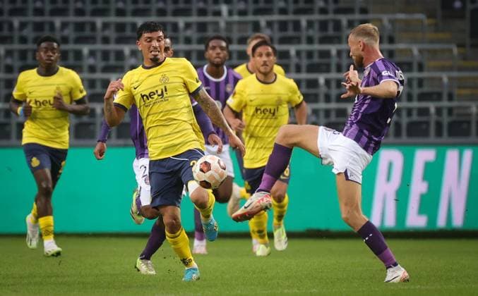 Union s Cameron Puertas Castro and Toulouse s Mikkel Desler fight for the ball during a soccer game between Belgian Royale Union Saint Gilloise and French Toulouse FC, on the first day of the group phase of the UEFA Europa League competition, in group E, on Thursday 21 September 2023 in Brussels. VIRGINIExLEFOUR  x74598604x