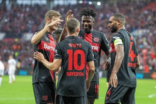 GER, EL, Bayer 04 Leverkusen vs BK Haecken, season 2023 24, 21 09 2023, BayArena, Leverkusen, GER, EL, Bayer 04 Leverkusen vs BK Haecken, season 2023 24, In the picture Josip Stanisic Bayer 04 Leverkusen, 02 Jonathan Tah Bayer 04 Leverkusen, 04 congratulate Florian Wirtz Bayer 04 Leverkusen, 10 to the 1 0 single action, half body half body goal cheer cheer cheer cheer nordphotoxGmbHxx xDenkinger nph00015