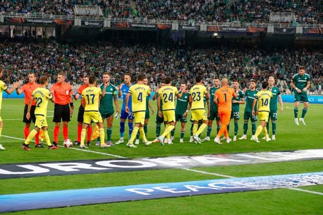 Panathinaikos F.C. v Villarreal CF UEFA Europa League Panathinaikos F.C. and Villarreal CF players shake hands during the UEFA Europa League match at the Olympic Stadium (Greece), Marousi Copyright: xYannisxHalasx FIL-18991-0028 UK Newspapers OUT