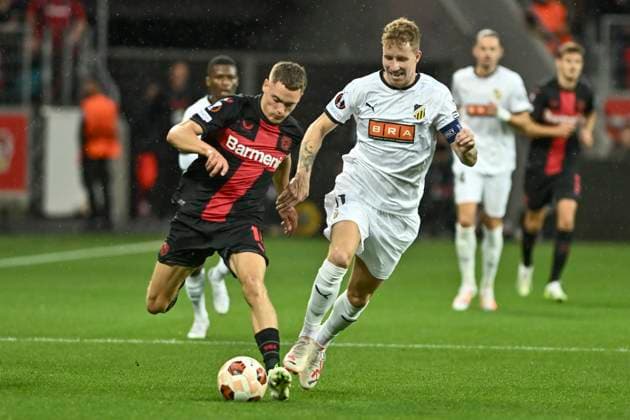 from left in duel Florian Wirtz 10, Bayer Leverkusen Samuel Gustafson 11, BK Häcken Haecken 21 09 2023 Football Europa League, Bayer 04 Leverkusen vs BK Häcken Haecken, BayArena, Leverkusen, NRW Germany Copyright: xpepphotox xHorstxMauelshagenx pep00321, pep_20230921_hm