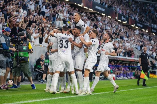SOCCER - UEFA EL, LASK vs Liverpool LINZ,AUSTRIA,21.SEP.23 - SOCCER - UEFA Europa League, group stage, Linzer ASK vs Liverpool FC. Image shows the rejoicing of the team LASK.  GEPAxpictures xManuelxBinder