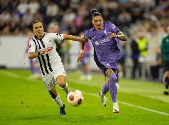 Football - UEFA Europa League - Group E - LASK v Liverpool FC LINZ, AUSTRIA - Thursday, September 21, 2023: Liverpool s Darwin Nunez (R) gets away from LASK s Branko JoviÄiÄ‡ during the UEFA Europa League Group E matchday 1 game between LASK and Liverpool FC at the Raiffeisen Arena. LINZ Raiffeisen Arena UPPER AUSTRIA AUSTRIA  Copyright: xDavidxRawcliffex P2023-09-21-LASK_Liverpool-49