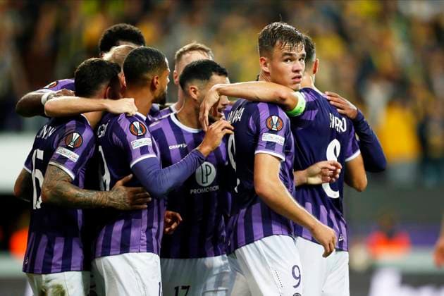 Royal Union Saint-Gilloise v Toulouse FC - UEFA Europa League BRUSSELS, BELGIUM - SEPTEMBER 21 : Thijs Dallinga Forward of Toulouse scores a penalty and celebrates during the UEFA Europa League Group E match between Royal Union Saint-Gilloise and Toulouse FC on September 21, 2023 in Brussels, Belgium, 21 09 2023 Brussels Belgium  Copyright: xJbox