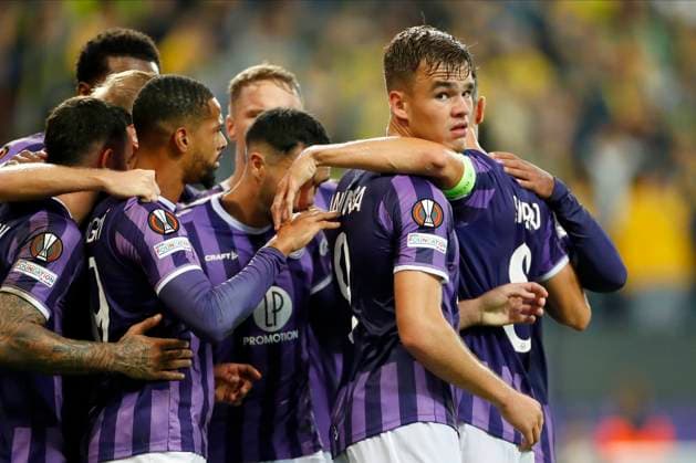 Royal Union Saint-Gilloise v Toulouse FC - UEFA Europa League BRUSSELS, BELGIUM - SEPTEMBER 21 : Thijs Dallinga Forward of Toulouse scores a penalty and celebrates during the UEFA Europa League Group E match between Royal Union Saint-Gilloise and Toulouse FC on September 21, 2023 in Brussels, Belgium, 21 09 2023 Brussels Belgium  Copyright: xJbox