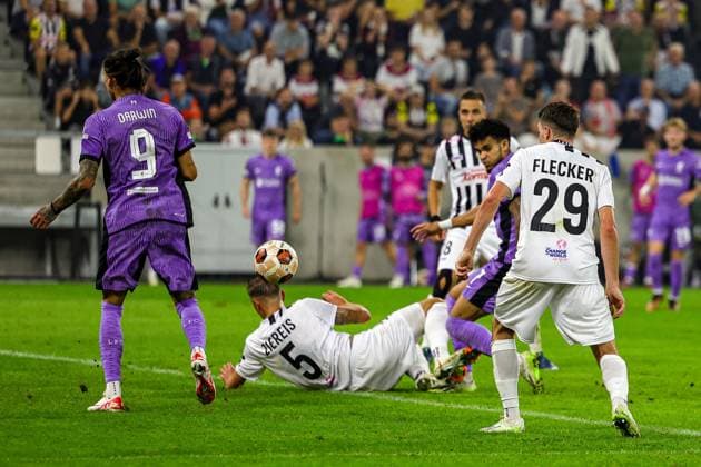 LASK v Liverpool Europa League 21 09 2023. Luis Diaz (7) of Liverpool is brought down by Philipp Ziereis (5) of LASK Linz for a penalty during the Europa League match between LASK and Liverpool at Raiffeisen Arena, Linz, Austria on 21 September 2023. Editorial use only , Copyright: xNigelxKeenex PSI-18052-0017