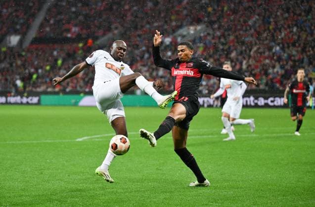 Amine Adli Bayer 04 Leverkusen , re , against Edward Chilufya BK Häcken 21 09 2023, football season 2023 2024 Europa League group stage, matchday 1 Bayer 04 Leverkusen BK Häcken Leverkusen BayArena Nordrhein Westfalen Germany Team2