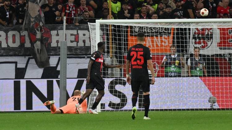 Victor Boniface Bayer 04 Leverkusen , 2 v li , scores the goal to 3 0 21 09 2023, football season 2023 2024 Europa League group stage, 1 matchday Bayer 04 Leverkusen BK Häcken Leverkusen BayArena Nordrhein Westfalen Germany Team2