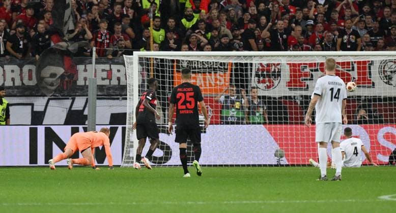 Victor Boniface Bayer 04 Leverkusen , 2 v li , scores the goal to 3 0 21 09 2023, football season 2023 2024 Europa League group stage, 1 matchday Bayer 04 Leverkusen BK Häcken Leverkusen BayArena Nordrhein Westfalen Germany Team2