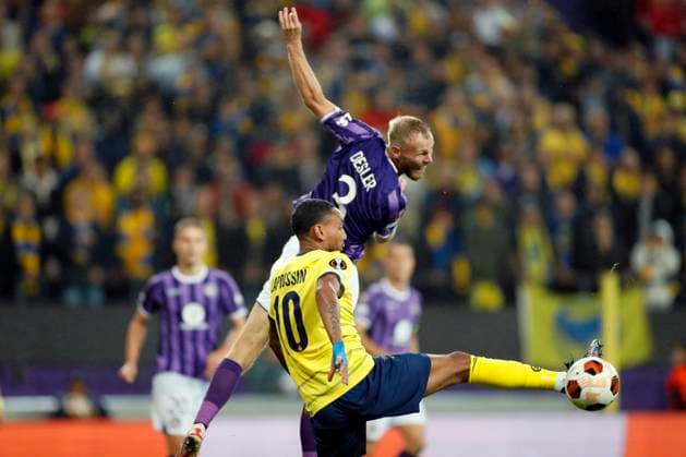 Royal Union Saint-Gilloise v Toulouse FC - UEFA Europa League BRUSSELS, BELGIUM - SEPTEMBER 21 : Mikkel Desler defender of Toulouse and Lapoussin Loic midfielder of Union St-Gilloise during the UEFA Europa League Group E match between Royal Union Saint-Gilloise and Toulouse FC on September 21, 2023 in Brussels, Belgium, 21 09 2023 Brussels Belgium  Copyright: xJbox