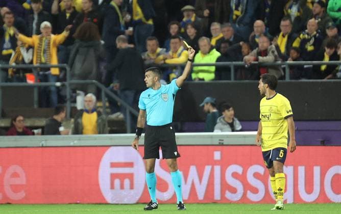 Royal Union Saint-Gilloise v Toulouse FC - UEFA Europa League ANDERLECHT-BELGIUN - SEPTEMBER 21 : yellow card 05 Kevin Mac Allister Defender Union Sg from Ref Referee Rohit Saggiduring the UEFA Europa League Group E match between Royal Union Saint-Gilloise and Toulouse FC on {SEPTEMBER 21, 2023 in ANDERLECHT, BELGIUM, 21 Eeklo Belgium  Copyright: xJeffreyxGaensx xPhotoxNewsx
