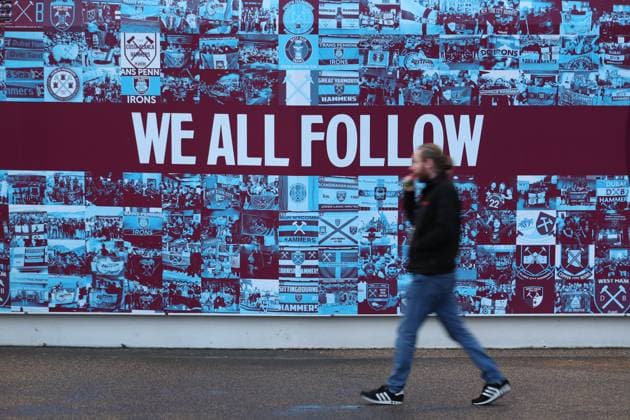 West Ham United gegen FK TSC Backa Topola 21. September 2023, London Europa League Fußball West Ham United gegen FK TSC Backa Topola ein Fan vor dem Londoner Stadion Foto Jacques Feeney Abseits London UK  Copyright: xJacquesxFeeneyxOffside