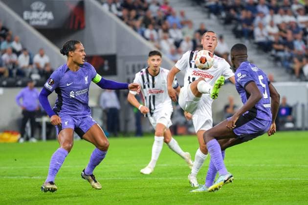 SOCCER - UEFA EL, LASK vs Liverpool LINZ,AUSTRIA,21.SEP.23 - SOCCER - UEFA Europa League, group stage, Linzer ASK vs Liverpool FC. Image shows Virgil van Dijk (Liverpool), Marin Ljubicic (LASK) and Ibrahim Konate (Liverpool).  GEPAxpictures xChristianxMoser