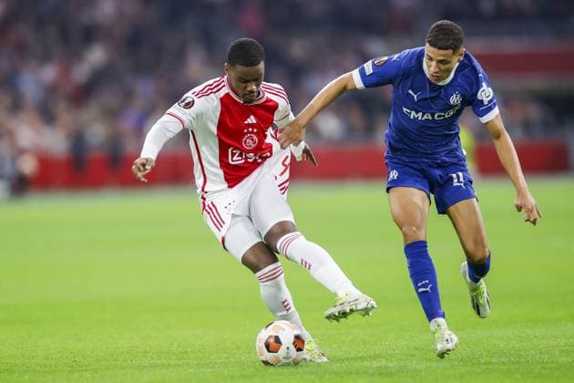 AMSTERDAM, 21-09-2023 JohanCruyff Arena, Europa League Football season 2023 2024 Match between Ajax and Olympique Marseille. Ajax player Jorrel Hato, Olympique Marseille player Amine Harit Ajax - Olympique Marseille  x22440177x Copyright: