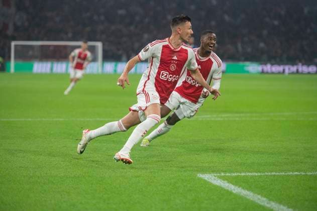 Amsterdam The Netherlands 21st September 2023 UEFA Europa League 2023 2024 group stage match AFC Ajax Amsterdam vs Olympique Marseille. Steven Berghuis celebrates Ajax™s second