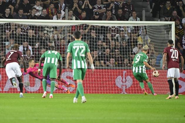 Aleksandr Kokorin of Limassol (2nd right) scores during the Football European League match: Sparta Prague vs Aris Limassol in Prague, Czech Republic, September 21, 2023. (CTKxPhoto RomanxVondrous) CTKPhotoP2023092109265  CTKPhotoP2023092109265