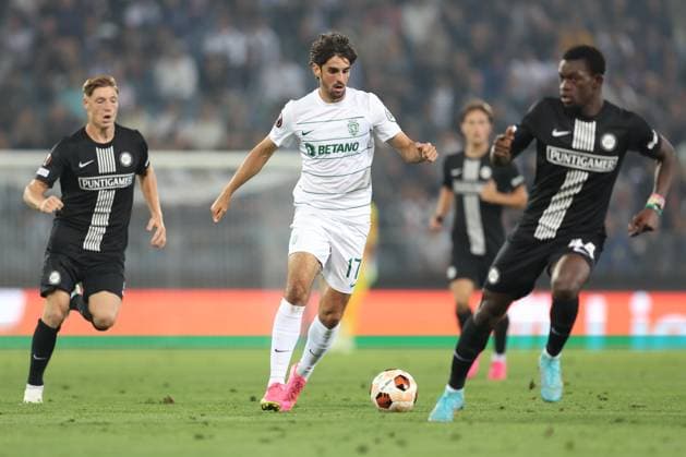 SOCCER - UEFA EL, Sturm vs Sporting GRAZ,AUSTRIA,21.SEP.23 - SOCCER - UEFA Europa League, group stage, SK Sturm Graz vs Sporting CP. Image shows Alexander Prass (Sturm), Trincao (Sporting Lissabon) and Amadou Dante (Sturm).  GEPAxpictures xChrisxBauer