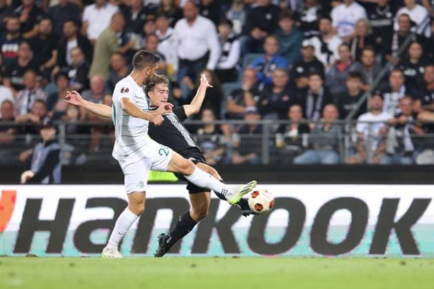 SOCCER - UEFA EL, Sturm vs Sporting GRAZ,AUSTRIA,21.SEP.23 - SOCCER - UEFA Europa League, group stage, SK Sturm Graz vs Sporting CP. Image shows Paulinho (Sporting Lissabon) and David Affengruber (Sturm).  GEPAxpictures xChrisxBauer