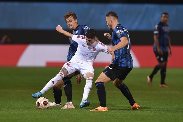 September 21, 2023, BERGAMO, Italia: Atalanta s Giorgio Scalvini, Rakow™s Srdjan Plavsic during the UEFA Europa League group D soccer match between Atalanta BC and Rakow Czestochowa, at Bergamo Stadium in Bergamo, Italy, 21 September 2023..ANSA MICHELE MARAVIGLIA Soccer: Europa League; Atalanta-Rakow Czestochowa  - ZUMAa110 20230921_zaf_a110_032 Copyright: xMichelexMaravigliax
