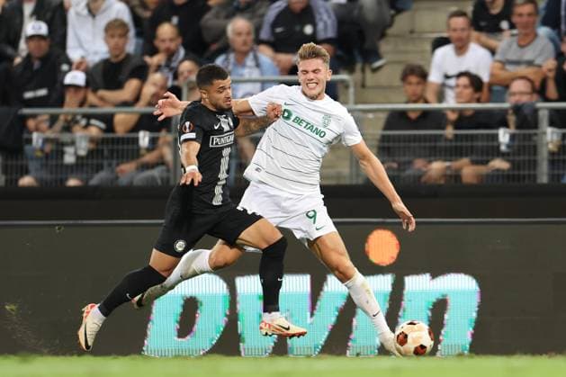 SOCCER - UEFA EL, Sturm vs Sporting GRAZ,AUSTRIA,21.SEP.23 - SOCCER - UEFA Europa League, group stage, SK Sturm Graz vs Sporting CP. Image shows Jusuf Gazibegovic (Sturm) and Viktor Gyoekeres (Sporting Lissabon).  GEPAxpictures xChrisxBauer
