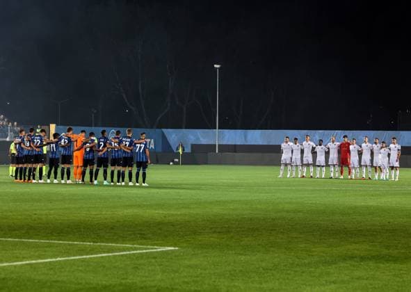 2023.09.21 Bergamo Pilka nozna Liga Europy UEFA Atalanta Bergamo - Rakow Czestochowa N z Minuta cisza Foto Grzegorz Misiak PressFocus 2023.09.21 Bergamo Football UEFA Europa League Minuta cisza Credit: Grzegorz Misiak PressFocus NEWSPIX.PL --- Newspix.pl POLAND OUT!  20230921PF_GM0015