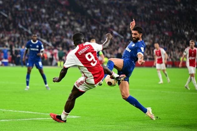 AMSTERDAM - (l-r) Brian Brobbey of Ajax, Samuel Gigot of Olympique Marseille during the UEFA Europa League match between Ajax Amsterdam and Olympique de Marseille at the Johan Cruijff ArenA on September 21, 2023 in Amsterdam, Netherlands. ANP OLAF KRAAK Group B - UEFA Europa League 2023 2024 xVIxANPxSportx xxANPxIVx 478902748 originalFilename: 478902748.jpg