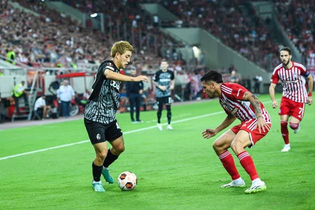 42 Ritsu Doan of SC Freiburg competing with 3 Francisco Ortega of Olympiacos FC during the Europa League Group A match between Olympiacos FC and SC Freiburg at Georgios Karaiskakis Stadium on September 21, 2023, in Athens, Greece.  Copyright: xStefanosxKyriazis IPAxSportx xipx xx IPA_40468402 IPA_IPA40468402