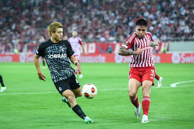 42 Ritsu Doan of SC Freiburg competing with 3 Francisco Ortega of Olympiacos FC during the Europa League Group A match between Olympiacos FC and SC Freiburg at Georgios Karaiskakis Stadium on September 21, 2023, in Athens, Greece.  Copyright: xStefanosxKyriazis IPAxSportx xipx xx IPA_40468416 IPA_IPA40468416