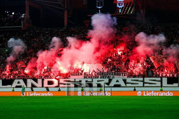LASK v Liverpool Europa League 21 09 2023. LASK Linz fans set off flares during the Europa League match between LASK and Liverpool at Raiffeisen Arena, Linz, Austria on 21 September 2023. Editorial use only , Copyright: xNigelxKeenex PSI-18052-0062