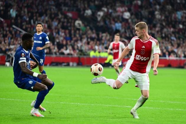 AMSTERDAM - (l-r) Chancel Mbemba of Olympique Marseille, Kenneth Taylor of Ajax during the UEFA Europa League match between Ajax Amsterdam and Olympique de Marseille at the Johan Cruijff ArenA on September 21, 2023 in Amsterdam, Netherlands. ANP OLAF KRAAK Group B - UEFA Europa League 2023 2024 xVIxANPxSportx xxANPxIVx 478904518 originalFilename: 478904518.jpg