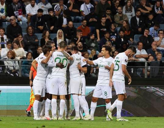 SOCCER - UEFA EL, Sturm vs Sporting GRAZ,AUSTRIA,21.SEP.23 - SOCCER - UEFA Europa League, group stage, SK Sturm Graz vs Sporting CP. Image shows the rejoicing of Sporting Lissabon.  GEPAxpictures xWolfgangxGrebien
