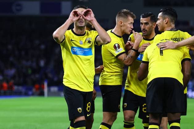 Brighton gegen AEK Athen 21. September 2023, Brighton UEFA EUROPA League Fußball, Gruppenphase Brighton Hove Albion gegen AEK Athen Mijat Gacinovic von AEK Athen feiert seinen zweiten Treffer Foto Charlotte Wilson Abseits Brighton UK  Copyright: xCharlottexWilsonx xOffsidexOffside