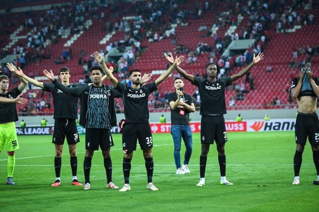 September 22, 2023, Piraeus, Lombardy, Greece: SC Freiburg players celebrating the victory during the Europa League Group A match between Olympiacos FC and SC Freiburg at Georgios Karaiskakis Stadium on September 21, 2023, in Athens, Greece. Piraeus Greece - ZUMAk160 20230922_zip_k160_001 Copyright: xStefanosxKyriazisx