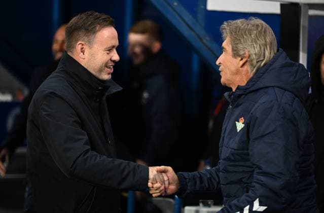 Glasgow, Scotland, 21st September 2023. Michael Beale Rangers Manager with Manuel Pellegrini Real Betis Manager during the UEFA Europa League match at Ibrox Stadium, Glasgow. Picture credit should read: Neil Hanna Sportimage EDITORIAL USE ONLY. No use with unauthorised audio, video, data, fixture lists, club league logos or live services. Online in-match use limited to 120 images, no video emulation. No use in betting, games or single club league player publications. SPI-2582-0062