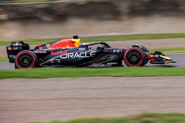 01 VERSTAPPEN Max (nld), Red Bull Racing RB19, action during the 2023 Formula 1 Lenovo Japanese Grand Prix, 16th round of the 2023 Formula One World Championship, WM, Weltmeisterschaft from September 22 to 24, 2023 on the Suzuka International Racing Course, in Suzuka - F1 - JAPANESE GRAND PRIX 2023 DPPI Panoramic  00123036__R5_9863