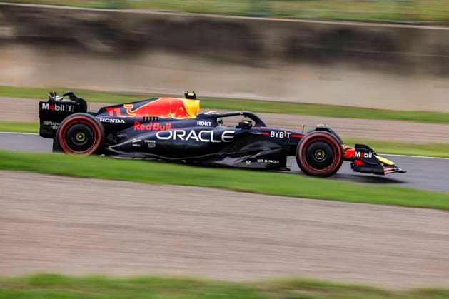 11 PEREZ Sergio (mex), Red Bull Racing RB19, action during the 2023 Formula 1 Lenovo Japanese Grand Prix, 16th round of the 2023 Formula One World Championship, WM, Weltmeisterschaft from September 22 to 24, 2023 on the Suzuka International Racing Course, in Suzuka - F1 - JAPANESE GRAND PRIX 2023 DPPI Panoramic  00123036__R5_9896