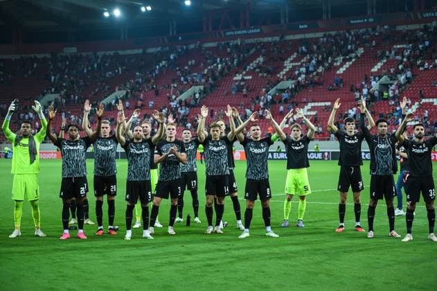 Olympiacos v Freiburg - UEFA Europa League, Group A SC Freiburg players celebrating the victory during the Europa League Group A match between Olympiacos FC and SC Freiburg at Georgios Karaiskakis Stadium on September 21, 2023, in Athens, Greece. Athens Greece  Copyright: xStefanosxKyriazisx originalFilename:kyriazis-olympiac230922_npuoG.jpg