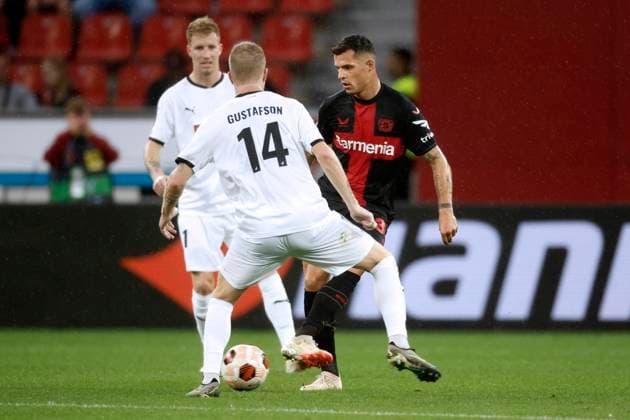 Leverkusen, Germany, UEFA Europa League, BAYER LEVERKUSEN BK HÄCKEN 4 0 21 09 2023 at Bay Arena in Leverkusen Granit XHAKA LEV re in duel with Simon GUSTAFSON BKH