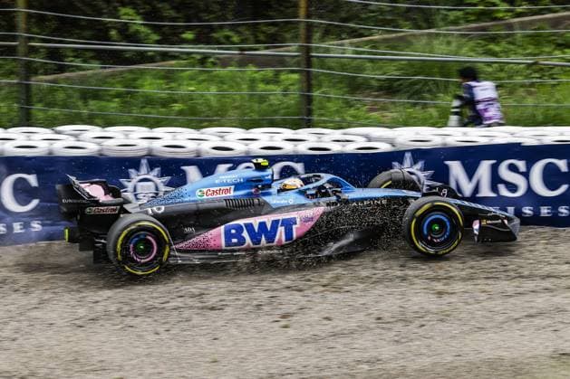 10 GASLY Pierre (fra), Alpine F1 Team A523, action crash, accident, during the 2023 Formula 1 Lenovo Japanese Grand Prix, 16th round of the 2023 Formula One World Championship, WM, Weltmeisterschaft from September 22 to 24, 2023 on the Suzuka International Racing Course, in Suzuka - F1 - JAPANESE GRAND PRIX 2023 DPPI Panoramic  00123036__R5_0349_1