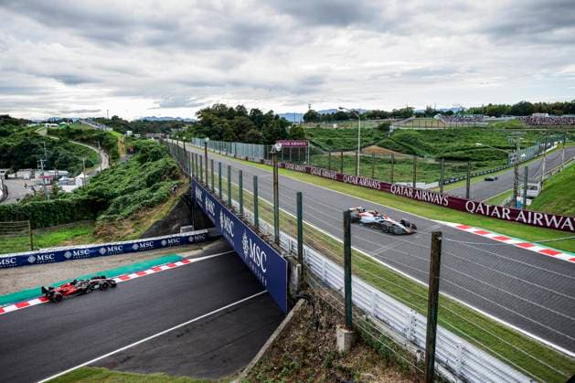 02 SARGEANT Logan (usa), Williams Racing FW45, action 77 BOTTAS Valtteri (fin), Alfa Romeo F1 Team Stake C43, action during the 2023 Formula 1 Lenovo Japanese Grand Prix, 16th round of the 2023 Formula One World Championship, WM, Weltmeisterschaft from September 22 to 24, 2023 on the Suzuka International Racing Course, in Suzuka - F1 - JAPANESE GRAND PRIX 2023 DPPI Panoramic  00123036__R5_0182