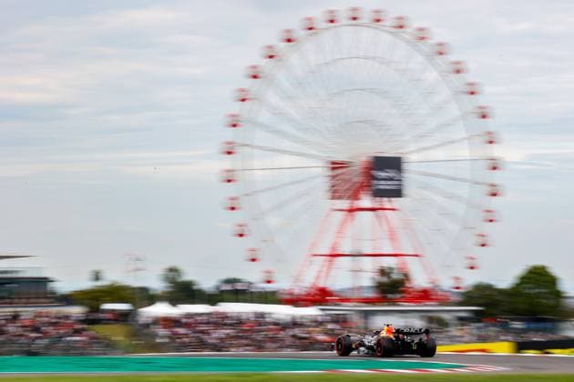 01 VERSTAPPEN Max (nld), Red Bull Racing RB19, action during the 2023 Formula 1 Lenovo Japanese Grand Prix, 16th round of the 2023 Formula One World Championship, WM, Weltmeisterschaft from September 22 to 24, 2023 on the Suzuka International Racing Course, in Suzuka - FORMULE 1 : Grand prix du Japon - FIA - Suzuka - 22 09 2023 DPPI Panoramic  00123036_F12023GP17JAP_HZ_1979