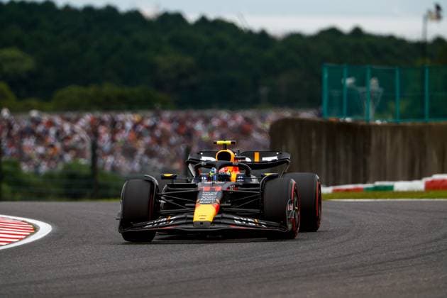 11 PEREZ Sergio (mex), Red Bull Racing RB19, action during the 2023 Formula 1 Lenovo Japanese Grand Prix, 16th round of the 2023 Formula One World Championship, WM, Weltmeisterschaft from September 22 to 24, 2023 on the Suzuka International Racing Course, in Suzuka - FORMULE 1 : Grand prix du Japon - FIA - Suzuka - 22 09 2023 DPPI Panoramic  00123036_F12023GP17JAP_JK173818