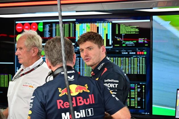 VERSTAPPEN Max (ned), Red Bull Racing RB19, portrait HORNER Christian (gbr), Team Principal of Red Bull Racing, portrait MARKO Helmut (aut), Drivers™ Manager of Red Bull Racing, portrait during the 2023 Formula 1 Lenovo Japanese Grand Prix, 16th round of the 2023 Formula One World Championship, WM, Weltmeisterschaft from September 22 to 24, 2023 on the Suzuka International Racing Course, in Suzuka - FORMULE 1 : Grand prix du Japon - FIA - Suzuka - 22 09 2023 DPPI Panoramic 00123036_JP2_4039