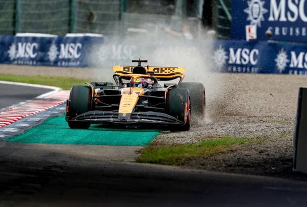 81 PIASTRI Oscar (aus), McLaren F1 Team MCL60, action during the 2023 Formula 1 Lenovo Japanese Grand Prix, 16th round of the 2023 Formula One World Championship, WM, Weltmeisterschaft from September 22 to 24, 2023 on the Suzuka International Racing Course, in Suzuka - FORMULE 1 : Grand prix du Japon - FIA - Suzuka - 22 09 2023 DPPI Panoramic  00123036_F12023GP17JAP_JK175130