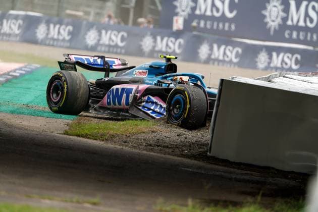10 GASLY Pierre (fra), Alpine F1 Team A523, action crash, accident, during the 2023 Formula 1 Lenovo Japanese Grand Prix, 16th round of the 2023 Formula One World Championship, WM, Weltmeisterschaft from September 22 to 24, 2023 on the Suzuka International Racing Course, in Suzuka - FORMULE 1 : Grand prix du Japon - FIA - Suzuka - 22 09 2023 DPPI Panoramic  00123036_F12023GP17JAP_JK175158