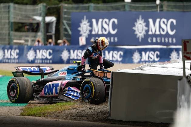 GASLY Pierre (fra), Alpine F1 Team A523, portrait crash, accident, during the 2023 Formula 1 Lenovo Japanese Grand Prix, 16th round of the 2023 Formula One World Championship, WM, Weltmeisterschaft from September 22 to 24, 2023 on the Suzuka International Racing Course, in Suzuka - FORMULE 1 : Grand prix du Japon - FIA - Suzuka - 22 09 2023 DPPI Panoramic  00123036_F12023GP17JAP_JK175161