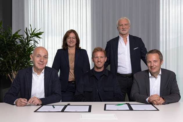 Handout image material exclusively for editorial use DFB, Deutscher Fussball Bund, Maenner Nationalmannschaft , Men˜s National Team, Deutschland, Germany, DFB Campus, contract signing with national coach Julian Nagelsmann, f l Bernd Neuendorf DFB Praesident , Heike Ullrich DFB Generalsekretaerin , Julian Nagelsmann DFB Bundestrainer , Rudi Voeller DFB Direktor Maenner Nationalmannschaft , Stephan Grunwald DFB Schatzmeister , Frankfurt am Main, 22 09 2023,