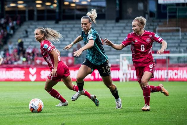 UEFA Womens Nations League Denmark Germany 22 09 2023 Frederikke Thogersen Denmark, 15 , Klara Buehl Germany, 19 , Josefine Hasbo Denmark, 6 UEFA Womens Nations League Denmark Germany, Viborg, Energi Viborg Arena on 22 09 2023 Copyright: xBEAUTIFULxSPORTS Wunderlx
